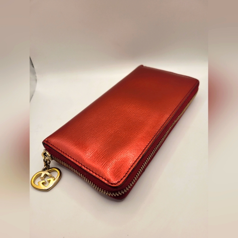 GUCCI Red Enamel Leather Long Heart Zipper Wallet - Picture 2 of 7